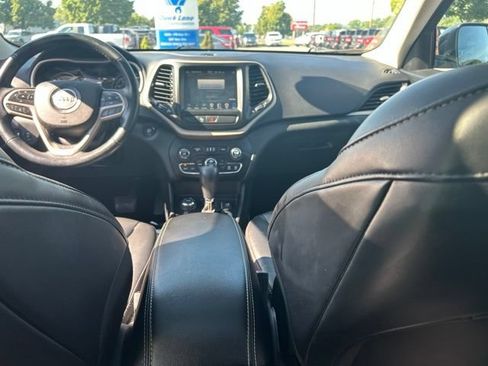 Used 2018 Jeep Cherokee Limited AWD/4WD image 13