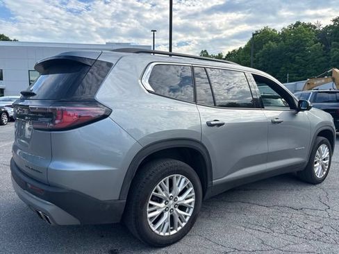 Used 2024 GMC Acadia Elevation w/ Luxury Package AWD/4WD image 4