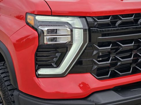 Used 2025 Chevrolet Silverado 2500 ZR2 w/ ZR2 Bison Edition AWD/4WD image 9