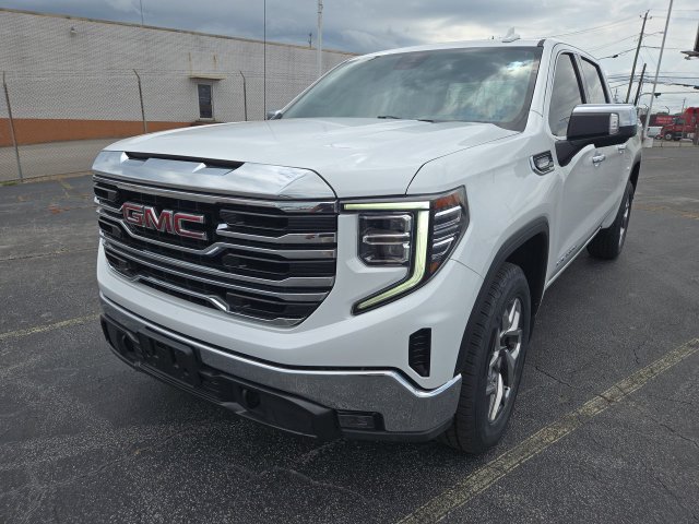 Used 2023 GMC Sierra 1500 SLT AWD/4WD image 4