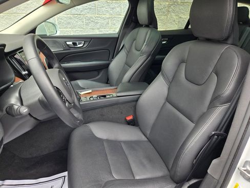 Used 2025 Volvo V60 B5 Cross Country Plus AWD/4WD image 14