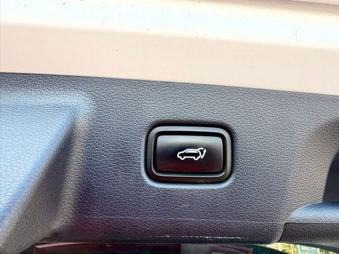 Used 2022 Hyundai Palisade Calligraphy image 14