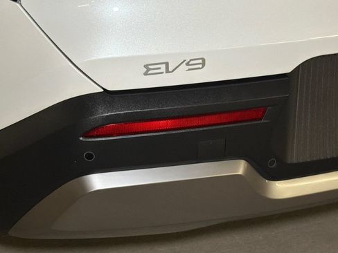 Certified 2024 Kia EV9 Wind AWD/4WD image 6