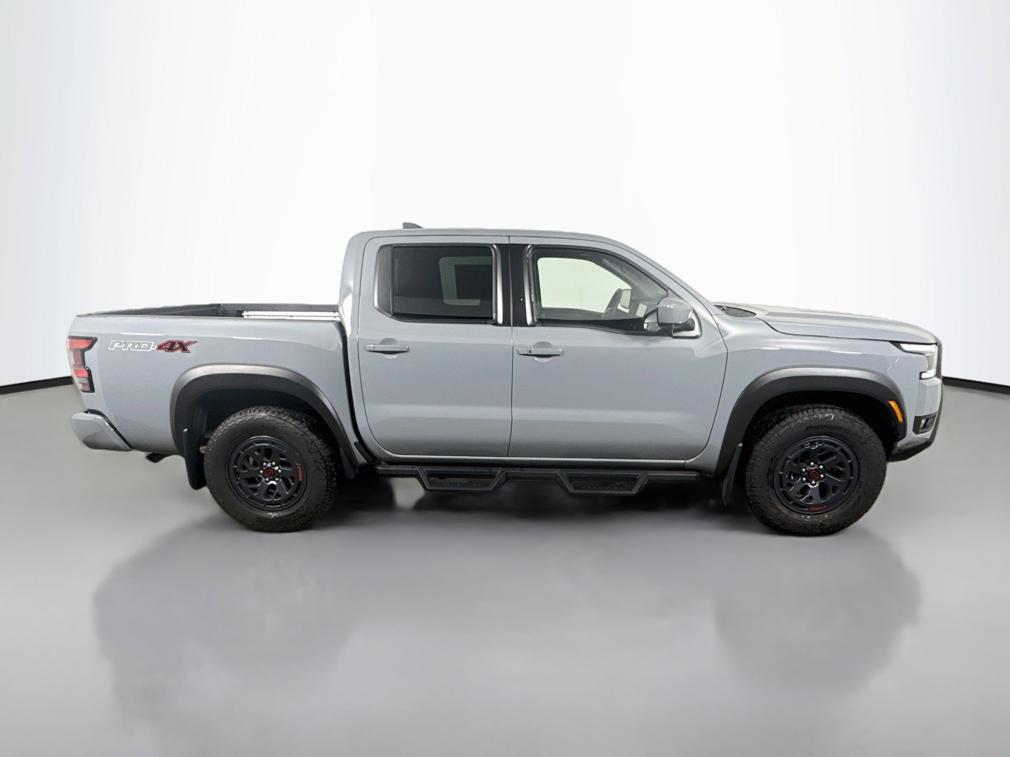 Used 2025 Nissan Frontier PRO-4X w/ Pro Convenience Package AWD/4WD image 8