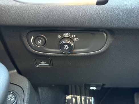 Used 2023 GMC Terrain SLE w/ Driver Convenience Package image 12