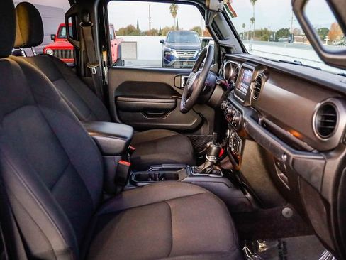 Used 2023 Jeep Gladiator Sport image 18