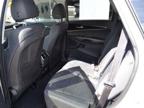 Used 2020 Kia Sorento LX AWD/4WD image 17