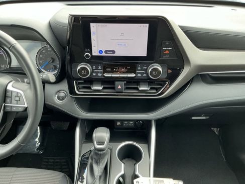 Used 2023 Toyota Highlander LE image 11