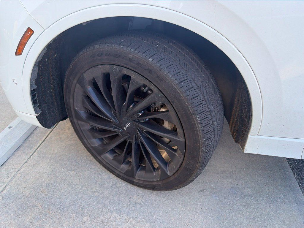 Used 2022 Lincoln Aviator Reserve w/ Equipment Group 201A AWD/4WD image 3