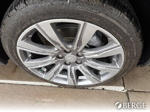 Used 2022 Cadillac XT4 Premium Luxury w/ Enhanced Visibility Package FWD image 7