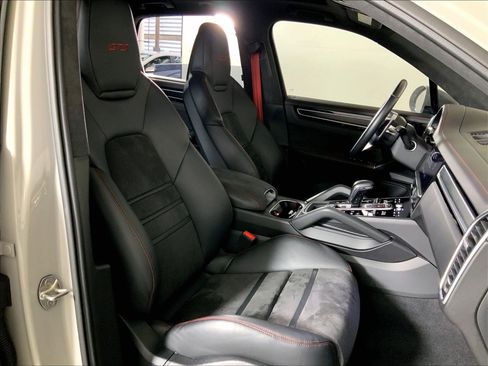 Certified 2022 Porsche Cayenne GTS AWD/4WD image 18