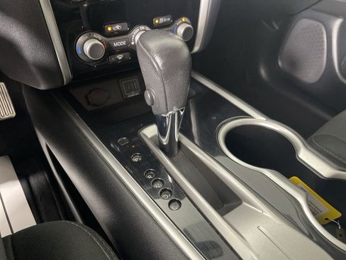 Used 2020 Nissan Pathfinder SV image 15