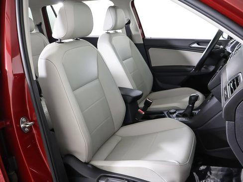 Used 2018 Volkswagen Tiguan SE AWD/4WD image 28