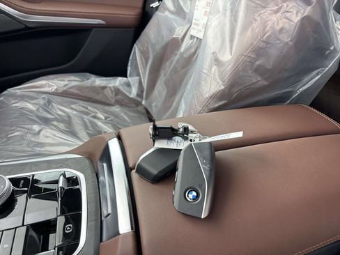 New 2026 BMW X5 xDrive50e w/ M Sport Package AWD/4WD image 18