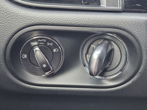 Certified 2025 Porsche Macan image 21