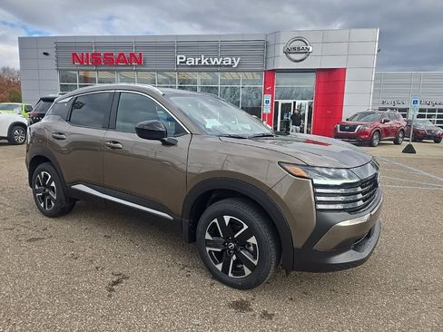 New 2026 Nissan Kicks SV image 1