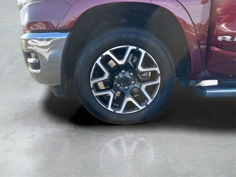 Used 2025 RAM 1500 Laramie image 30