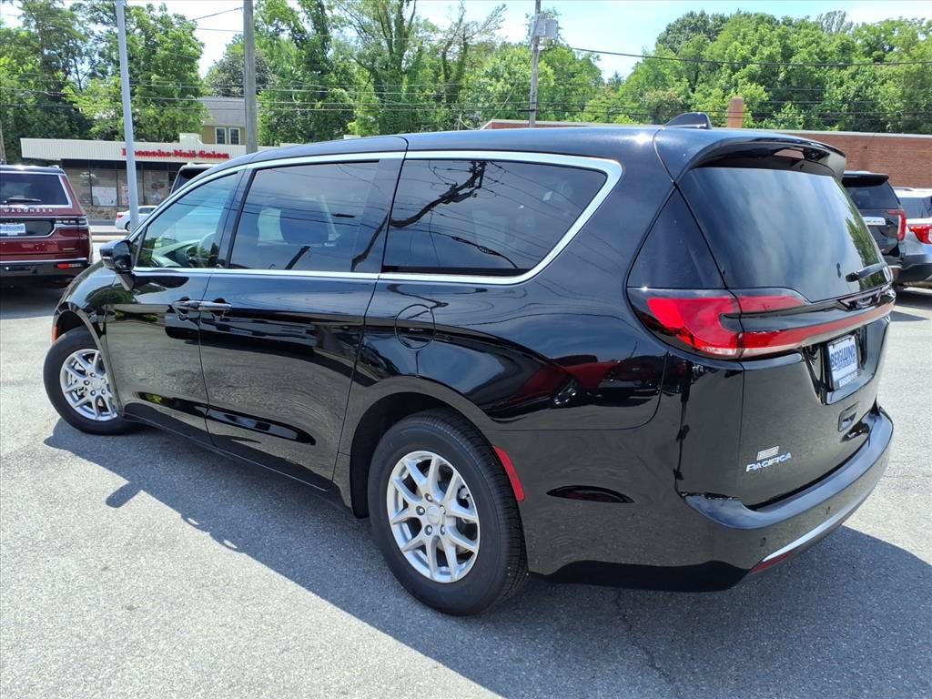 New 2027 Chrysler Pacifica Select FWD image 6