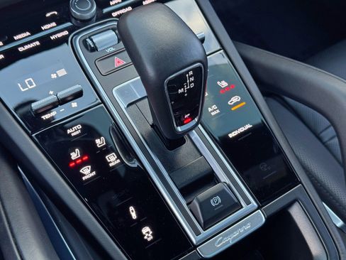 Used 2021 Porsche Cayenne Turbo S image 34