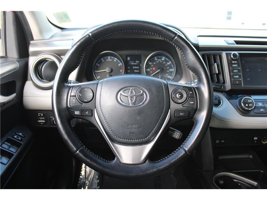 Used 2017 Toyota RAV4 XLE AWD/4WD image 18