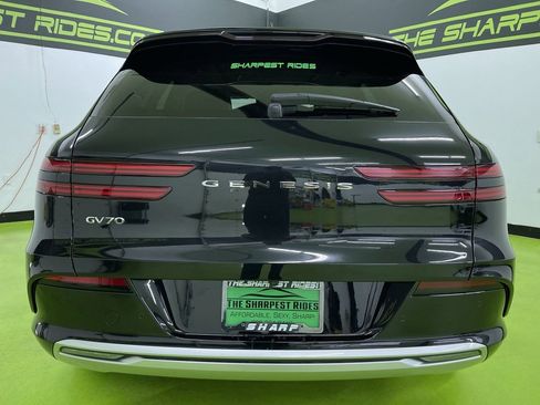 Used 2023 Genesis Electrified GV70 image 8