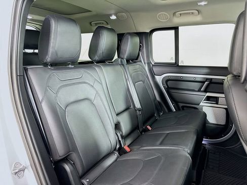 Used 2024 Land Rover Defender 130 S image 28
