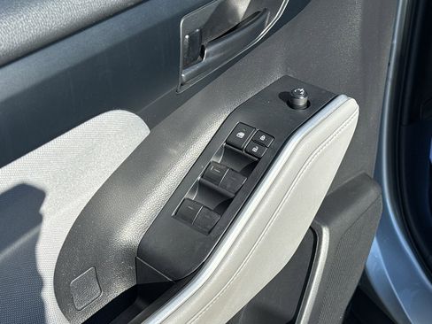 Used 2022 Toyota Highlander L image 10