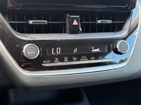 Used 2025 Toyota Corolla LE FWD image 21