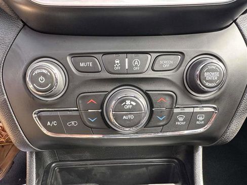 Used 2021 Jeep Cherokee High Altitude image 36