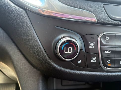 Used 2020 Chevrolet Equinox LT w/ Driver Convenience Package image 19