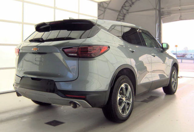 Used 2025 Chevrolet Blazer LT FWD image 3