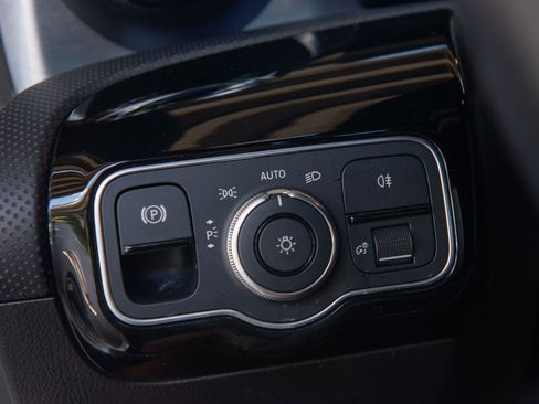 Used 2022 Mercedes-Benz CLA 250 image 17