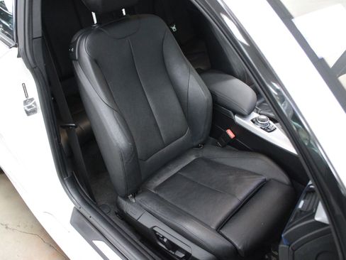 Used 2015 BMW M235i Coupe image 11