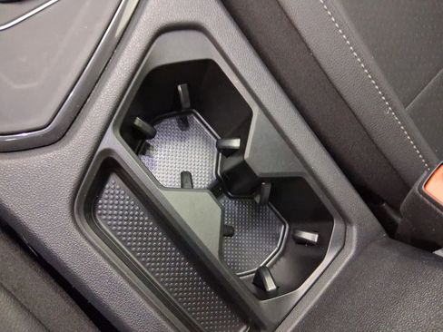 Used 2020 Volkswagen Tiguan SEL image 26