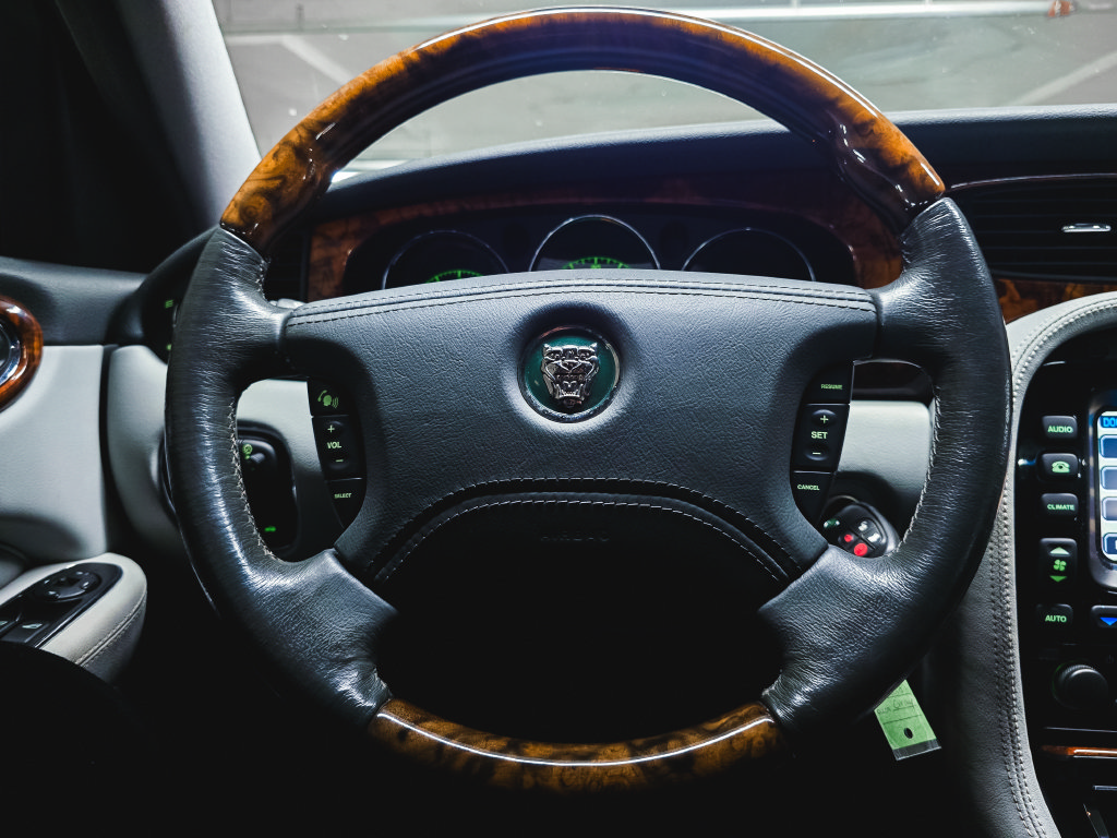 Used 2004 Jaguar XJ8 RWD image 23