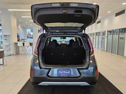 Used 2025 Kia Soul LX w/ LX Technology Package image 9