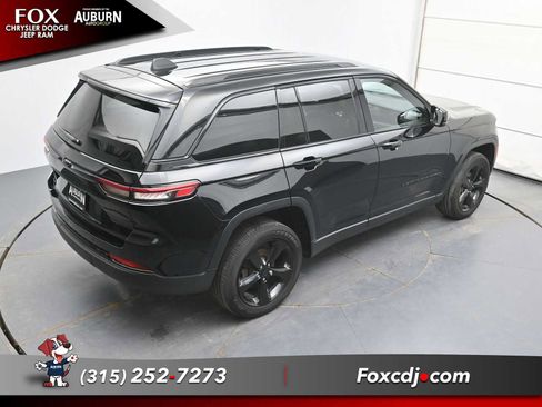 Used 2023 Jeep Grand Cherokee Altitude AWD/4WD image 30