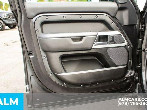 Used 2024 Land Rover Defender 110 X-Dynamic SE image 40