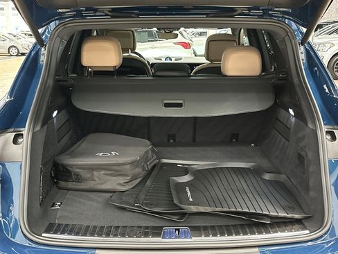 Used 2024 Porsche Cayenne image 31