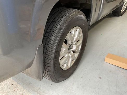 Used 2024 Nissan Frontier SV w/ Technology Package image 15