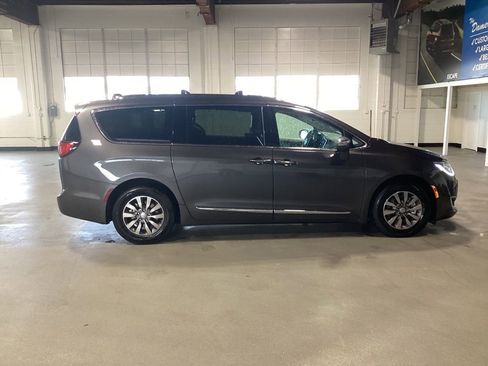 Used 2019 Chrysler Pacifica Limited w/ Advanced Safetytec Group image 25