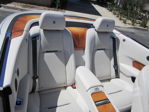 Used 2016 Rolls-Royce Dawn RWD image 26
