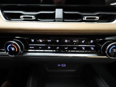 Used 2025 Chevrolet Equinox ACTIV w/ Safety and Technology Package image 18