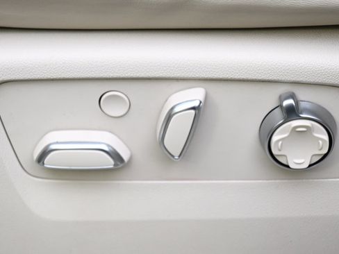Used 2022 Cadillac Escalade Sport Platinum w/ LPO, Floor Liner Package AWD/4WD image 14