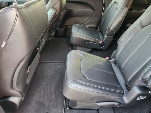 New 2026 Chrysler Pacifica Select image 21