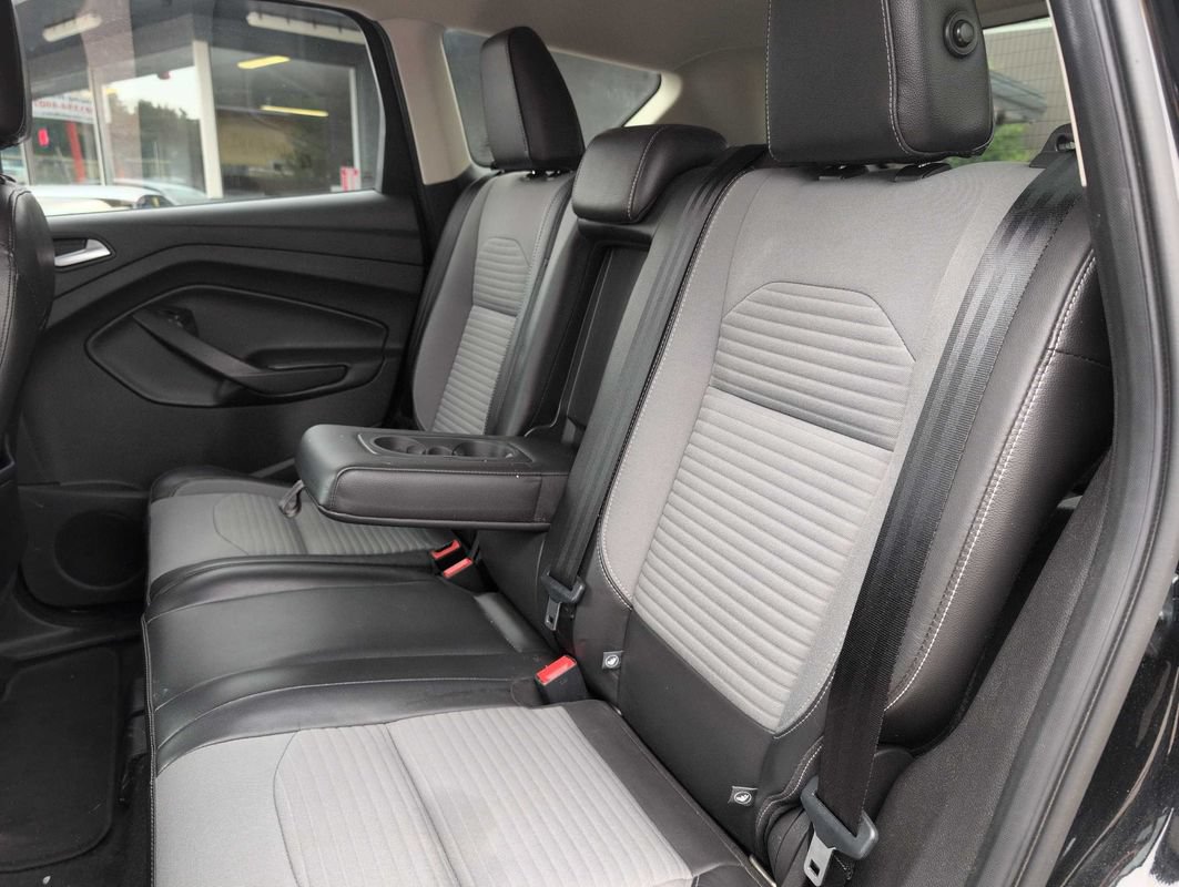 Used 2017 Ford Escape SE w/ SE Sport Appearance Package FWD image 9