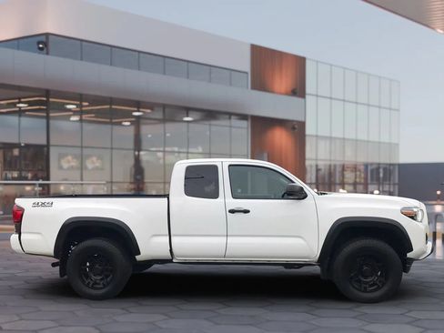 Used 2020 Toyota Tacoma SR w/ SX Package AWD/4WD image 4