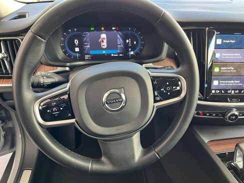 Used 2025 Volvo V60 B5 Cross Country Plus image 28