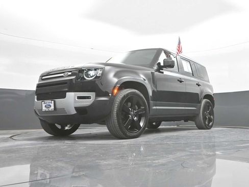 Used 2023 Land Rover Defender 110 SE AWD/4WD image 38