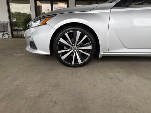 Used 2020 Nissan Altima 2.5 SR FWD image 29